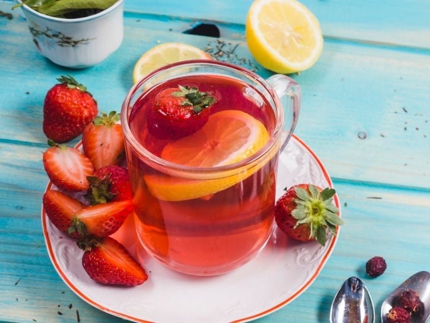 te de fresas y frutas