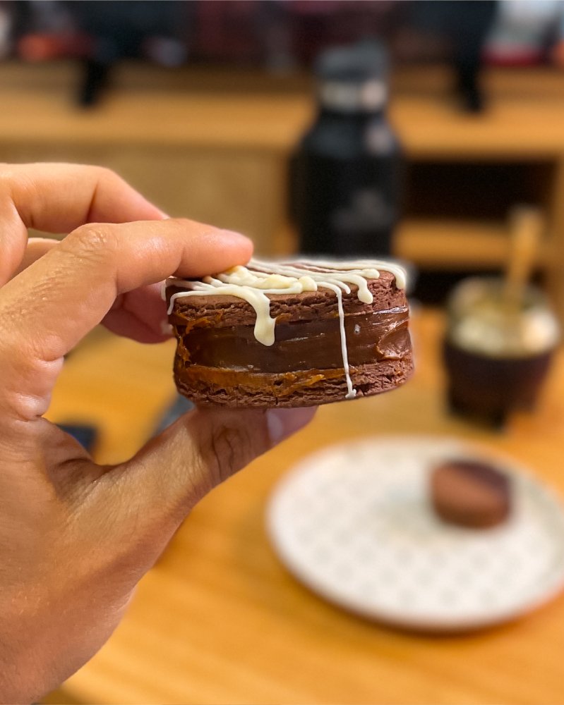 Alfajor de dulce de leche + mermelada de frutos rojos