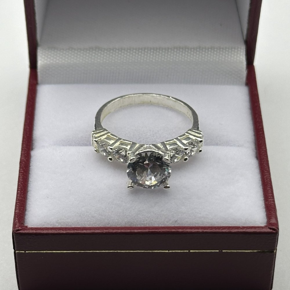 ANILLO PLATA LEY SOLITARIO 7MM CON 2 CIRCONES A LOS LADOS