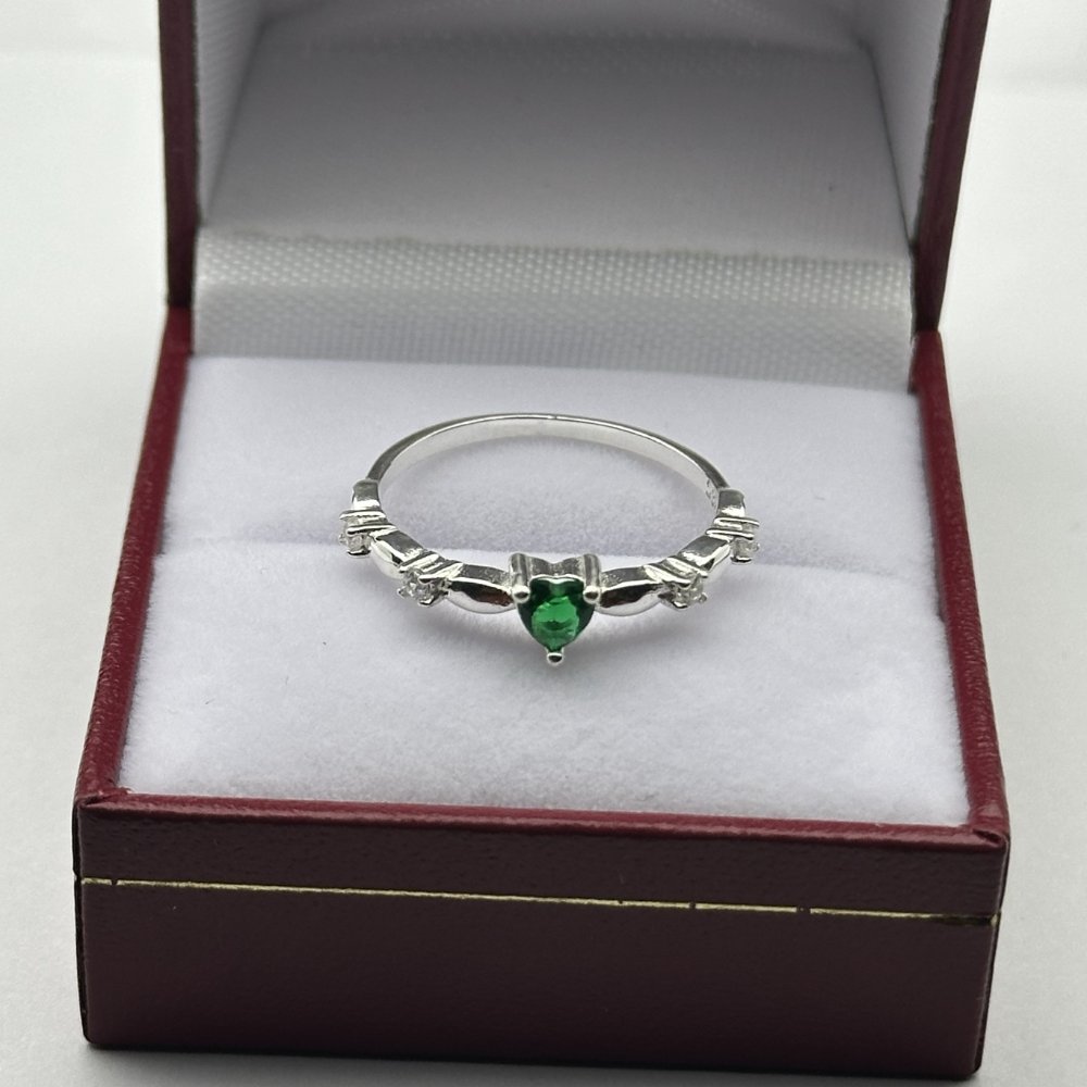 ANILLO SOLITARIO CORAZON VERDE