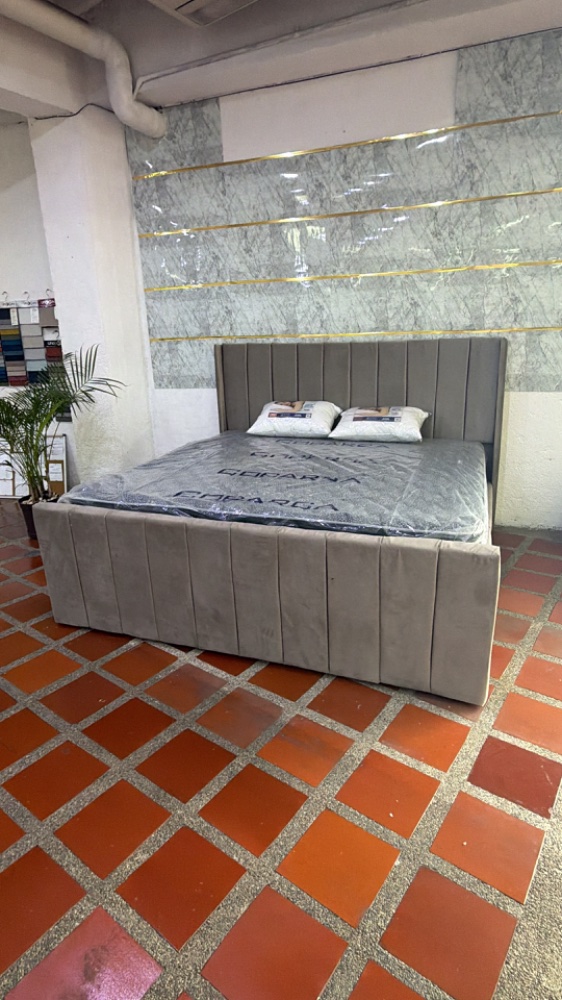 Cama Panama II King Terciopelo Beige