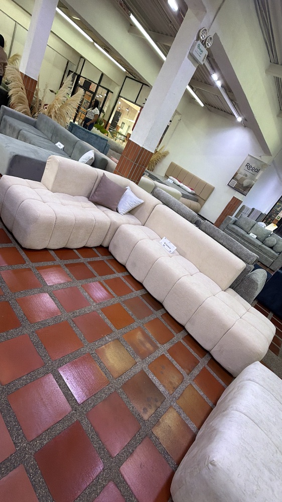 Maximiliano Sheraton Beige
