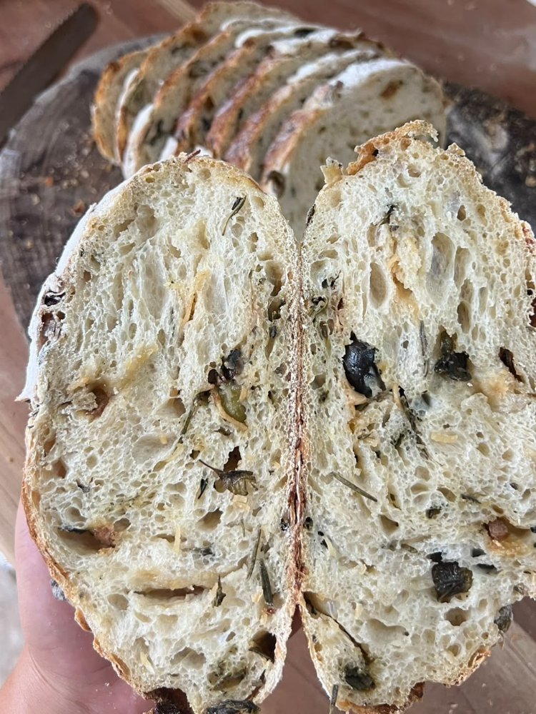 HOGAZA AJO, PARMESANO Y ACEITUNAS