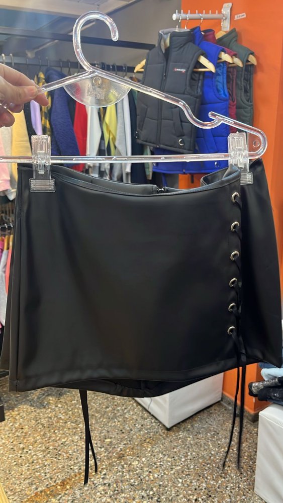 POLLERA ECO CUERO TIRAS
