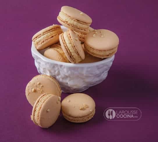 Macaron con Ganache de mantequilla de mani