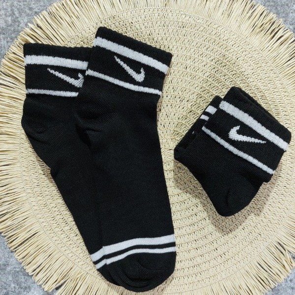 NIKE 1/4 LINEAS BLANCAS