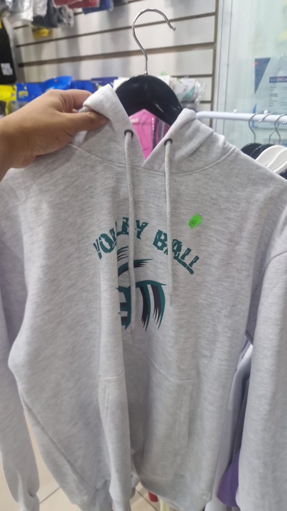 Polera VV con capucha
