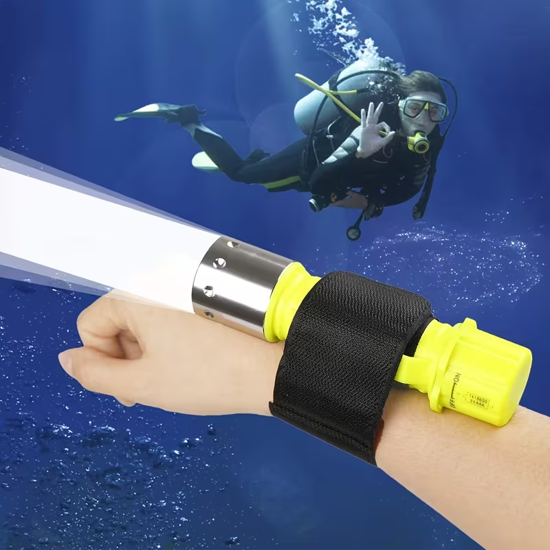 LINTERNA LED RECARGABLE DE BUCEO, IP066