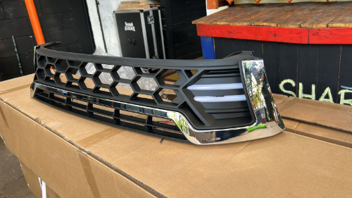 Persiana REVO detalle cromado con led