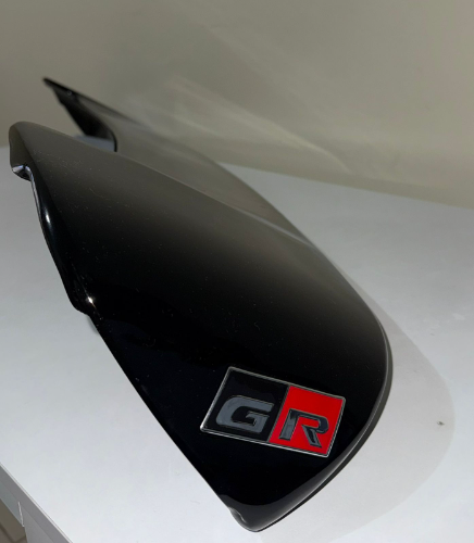 COLA DE PATO HILUX GR 2016-2026 NEGRO BRILLANTE