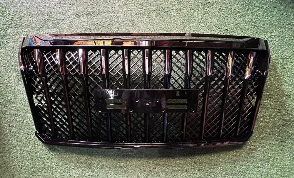 Persiana NEGRA con led L200 2019-2024