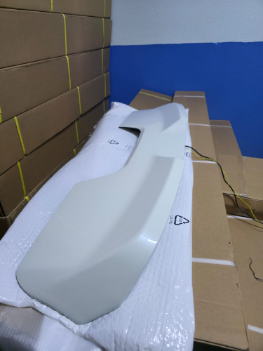 Cola de pato con LEd lc300 2021-2024