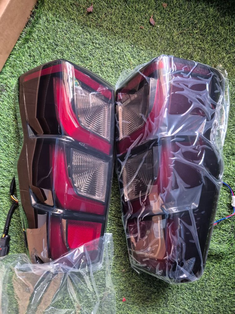 STOP DMAX 21-26 VCROSS ROJO