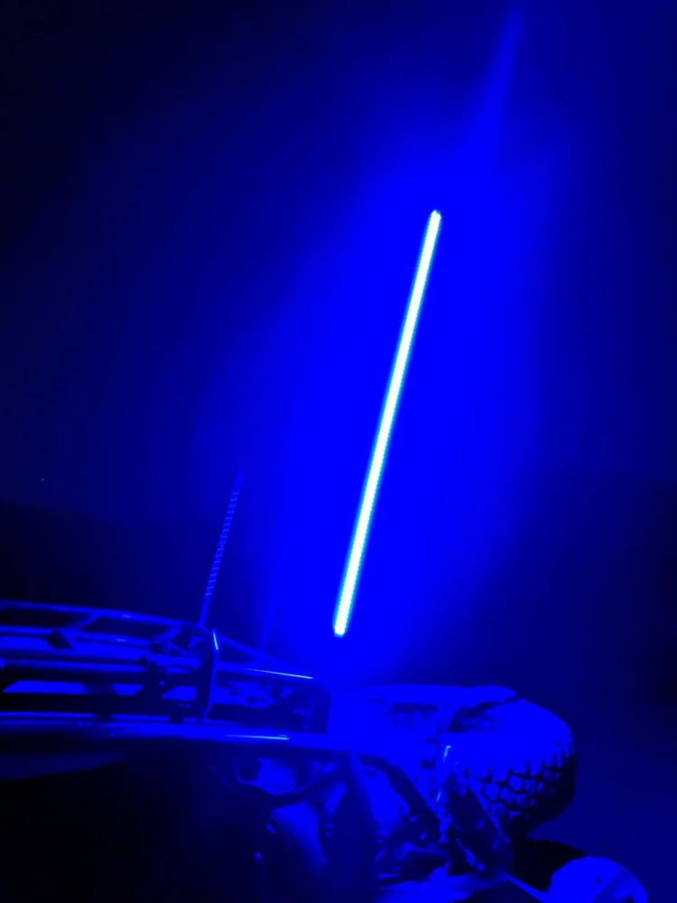 KIT ANTENAS 90CM DE COLOR CELESTE CON LUZ AZUL  PARA CAMION