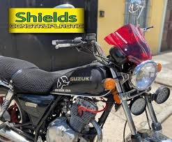 SHIELD PARA MOTO SUZUKI GN125 Y MOTOS SIMILARES  ACRILICO DISEÑO CANDY ROJO TRASPARENTE