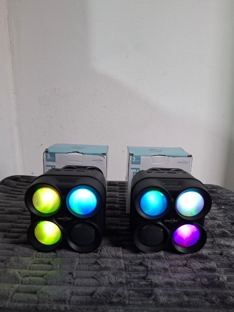 parlante 4 luces