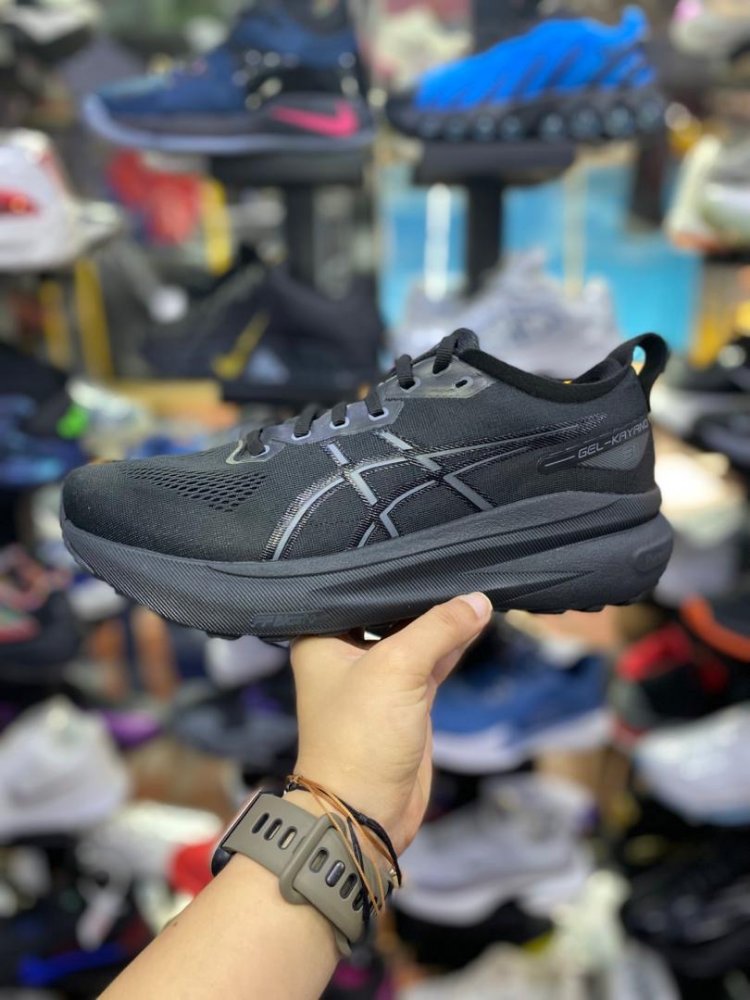 asics negra