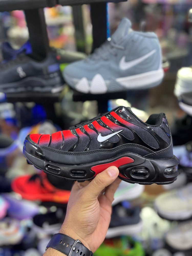 Air max TN negra roja
