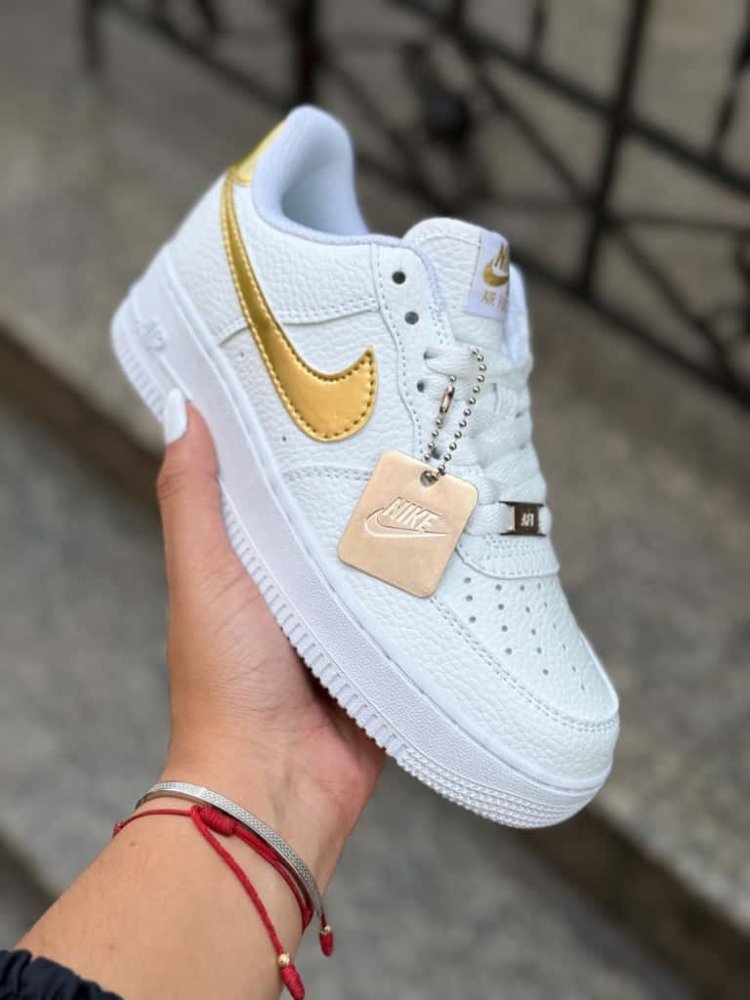 Af1 nike dorado
