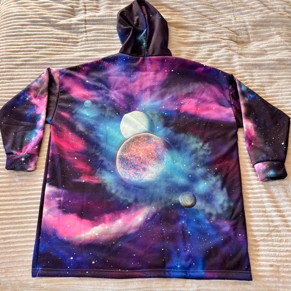 MANTA BUZO ADULTO PLUSH GALAXIA CON CAPUCHA