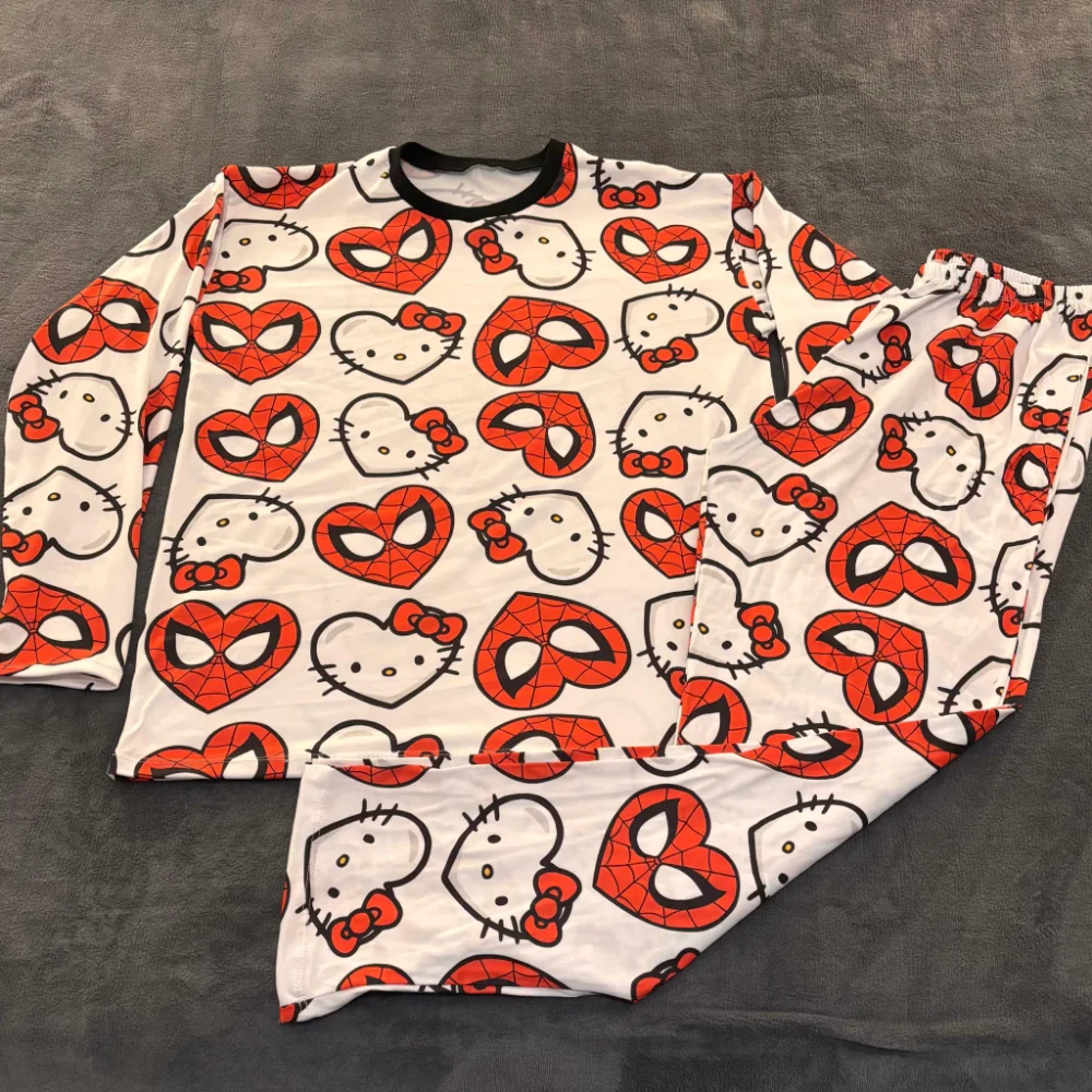 Pijama Adulto FULL PRINT - KITTY Y SPIDER MAN