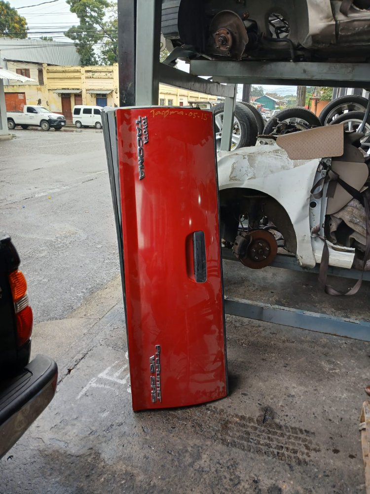 Compuerta Tacoma 05-15 roja Prerunner V6 SRS.