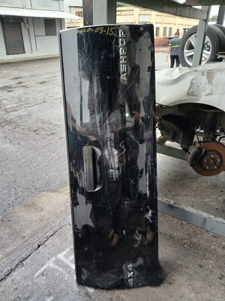Compuerta Tacoma 05-15 Negra 4x4 ASHPOP se le puso carro Junior 16/05/2026