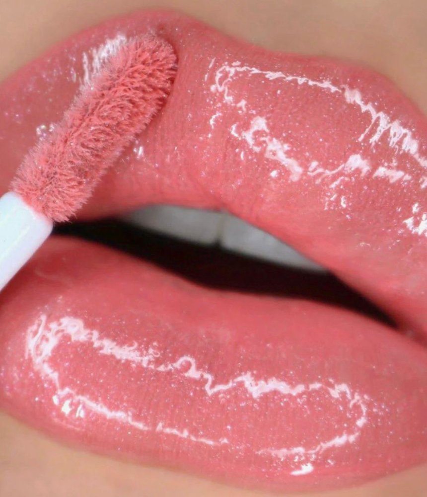Ultra dazzle LipGloss beautycreations tono BerryDazzle