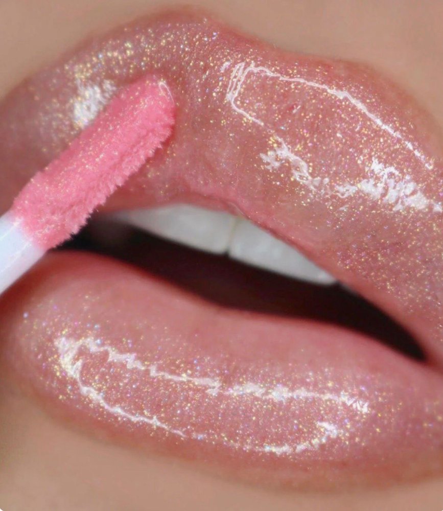 Ultra dazzle LipGloss beautycreations tono Dol Face