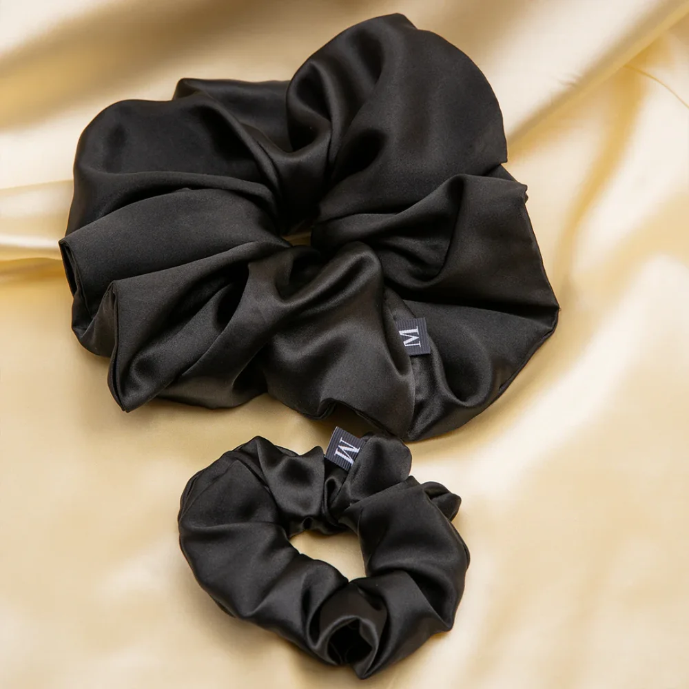 MOÑAS DE SATIN NEGRAS