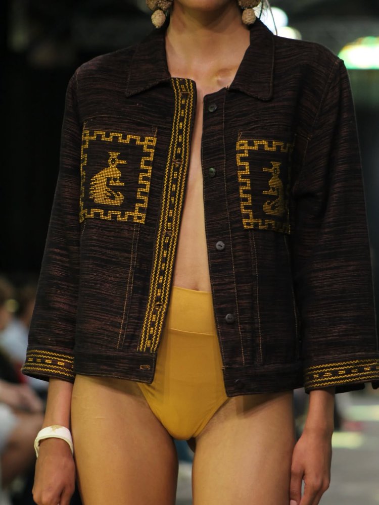 Chaqueta Quetzal Cafe con DOrado
