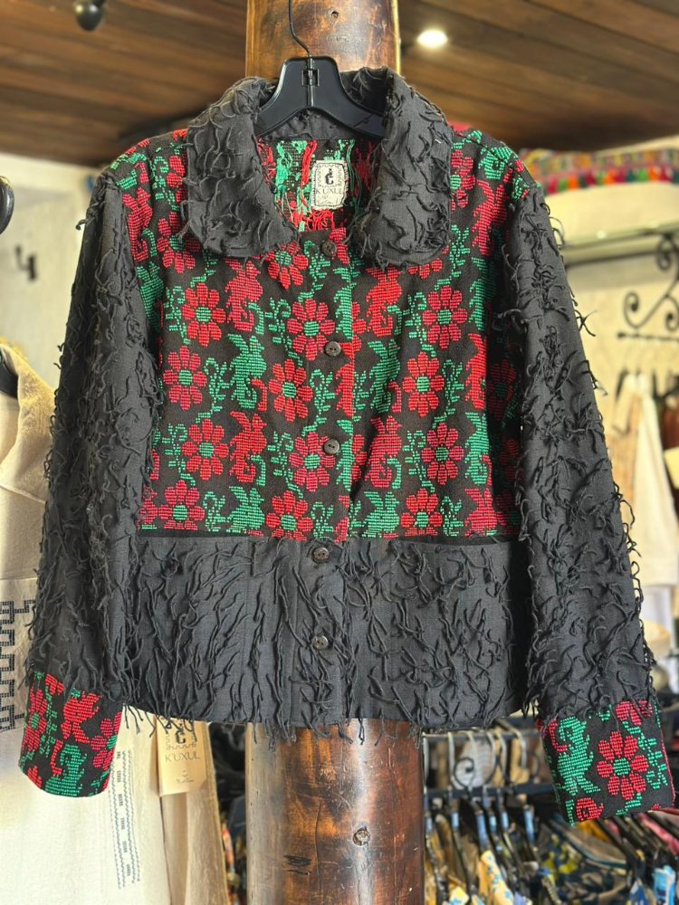 Button Up abrigo corto Chivo ROjo y Quetzales