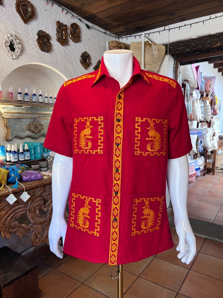 Guayabera Manga Corta Roja con Dorado