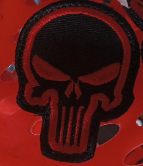 P Punisher Rojo