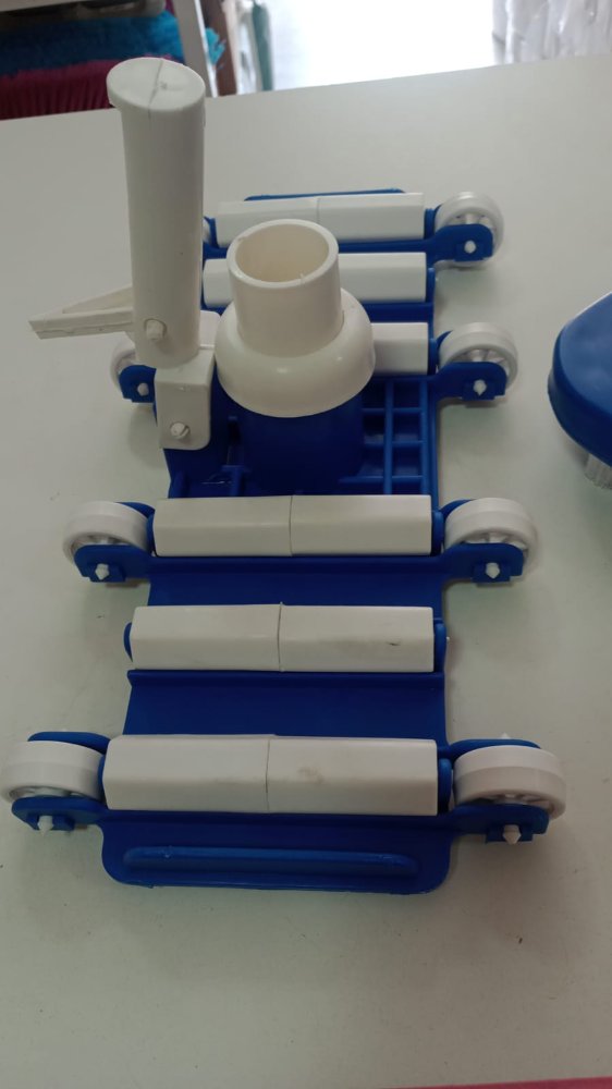 limpiafondo piscina con 8 rueda