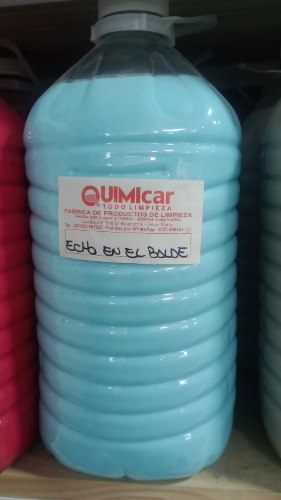 echo en el balde 5 lts quimicar