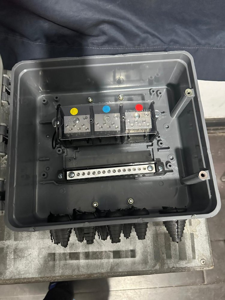 CAJA LONCHERA 8 USUARIOS