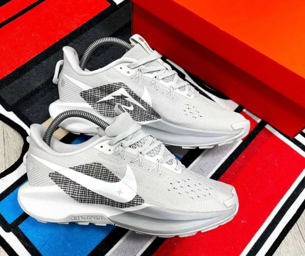 NIKE TRAIL GRIS CHULO BLANCO