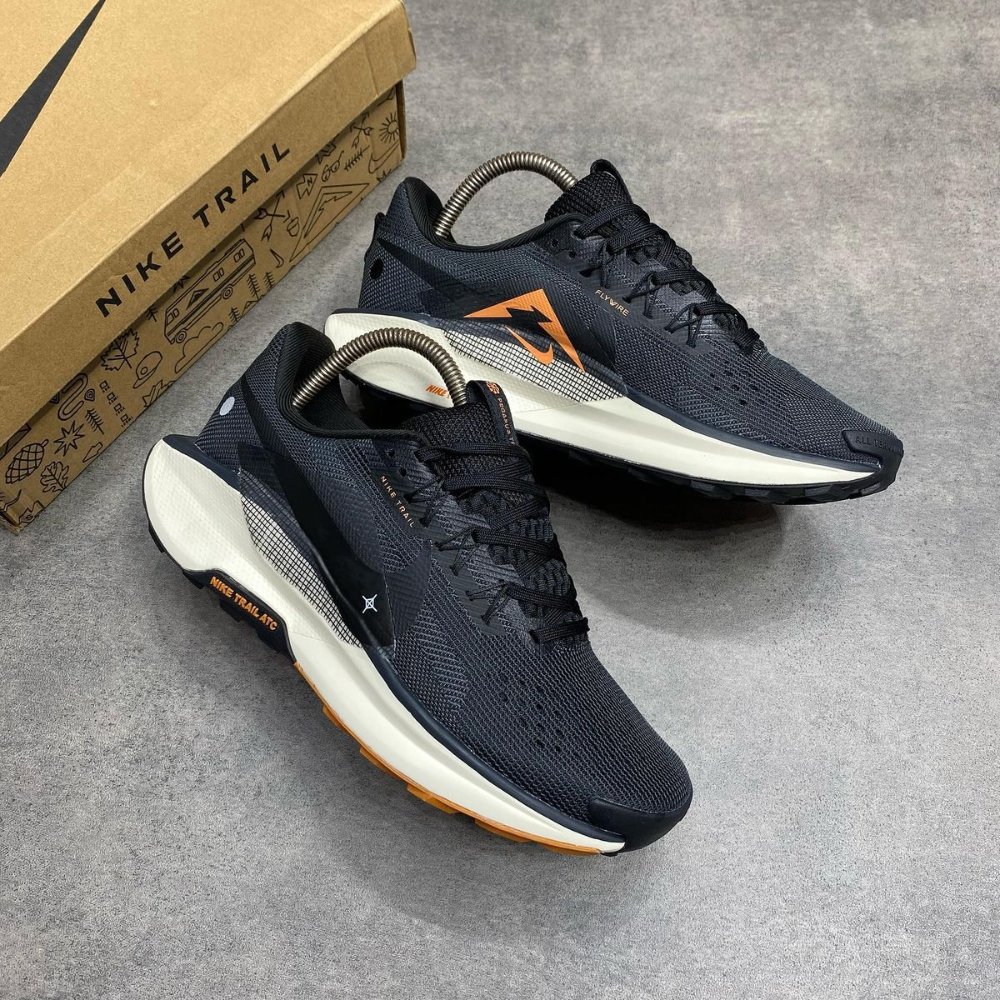 NIKE TRAIL NEGRO SUELA BEIGS
